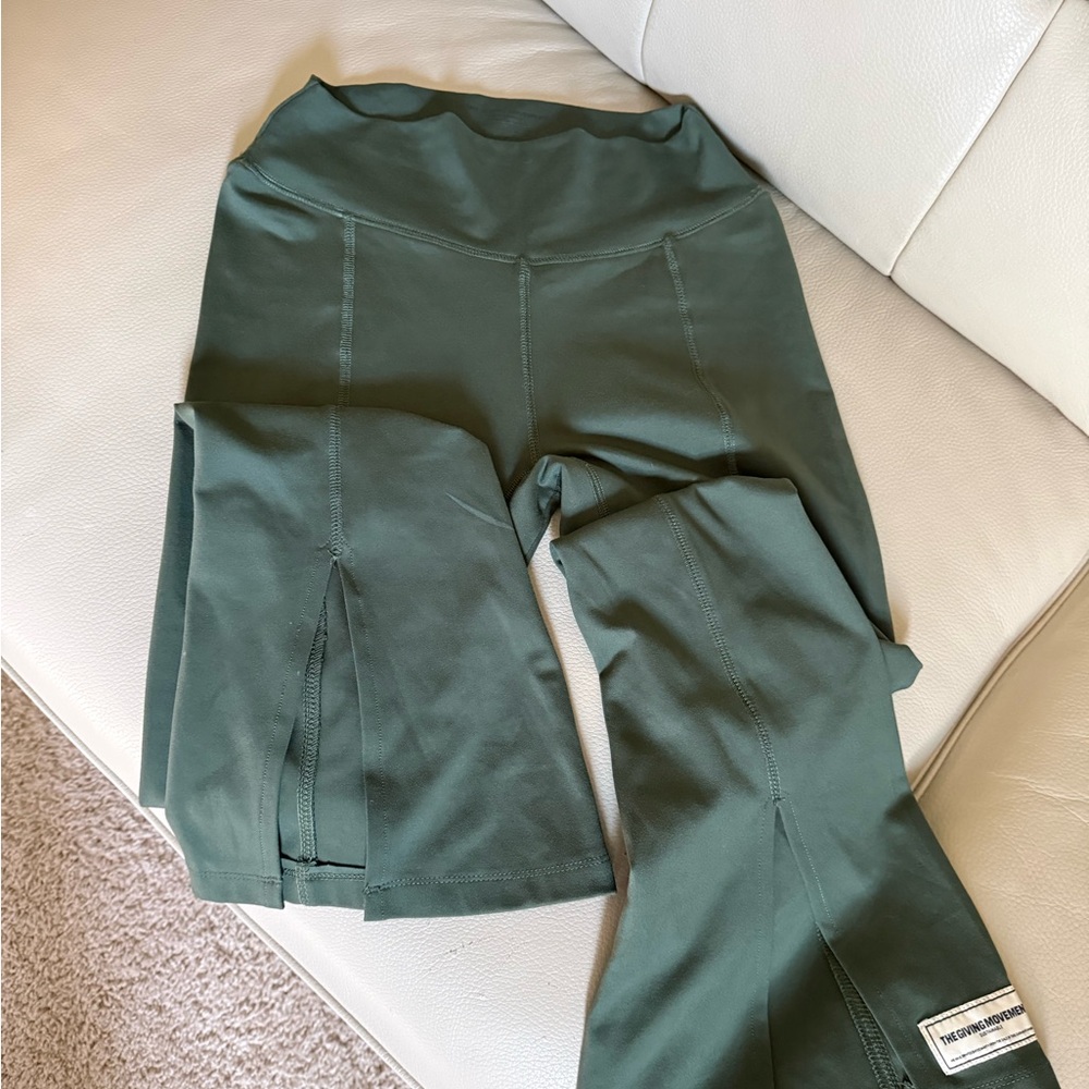 The Giving Movement Olive Green Flared Leggings size Medium - Picture 2 of 4